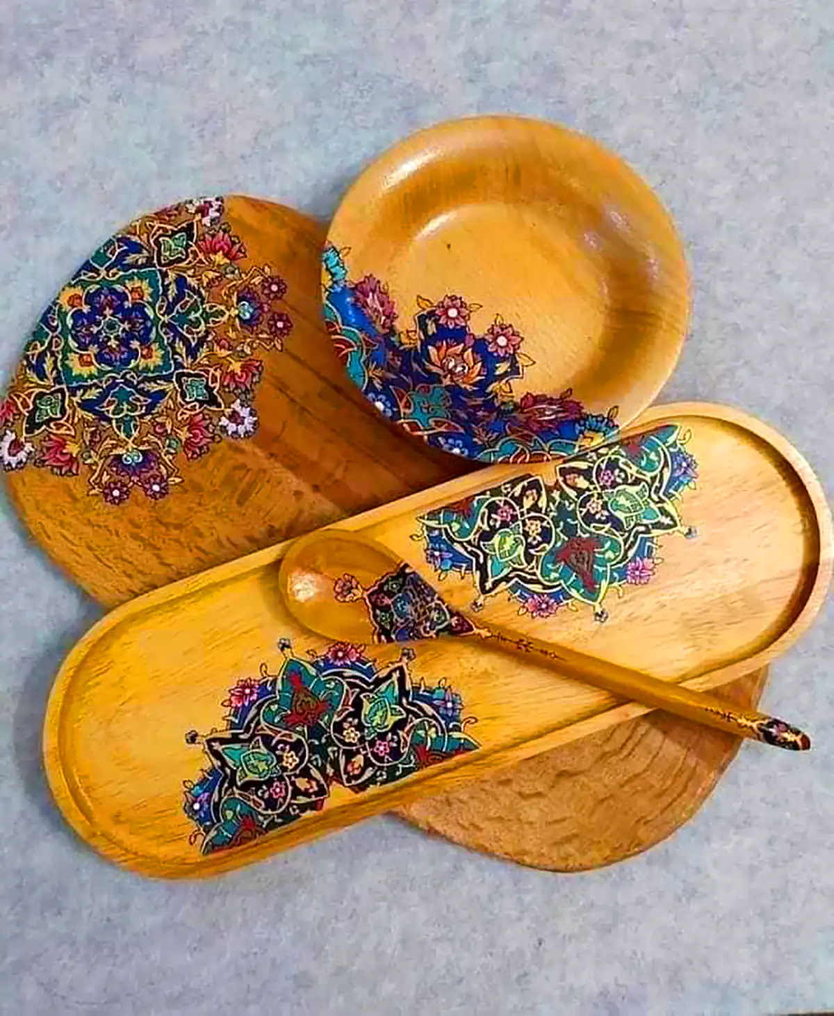 ظروف سرو چوبی میناکاری شده