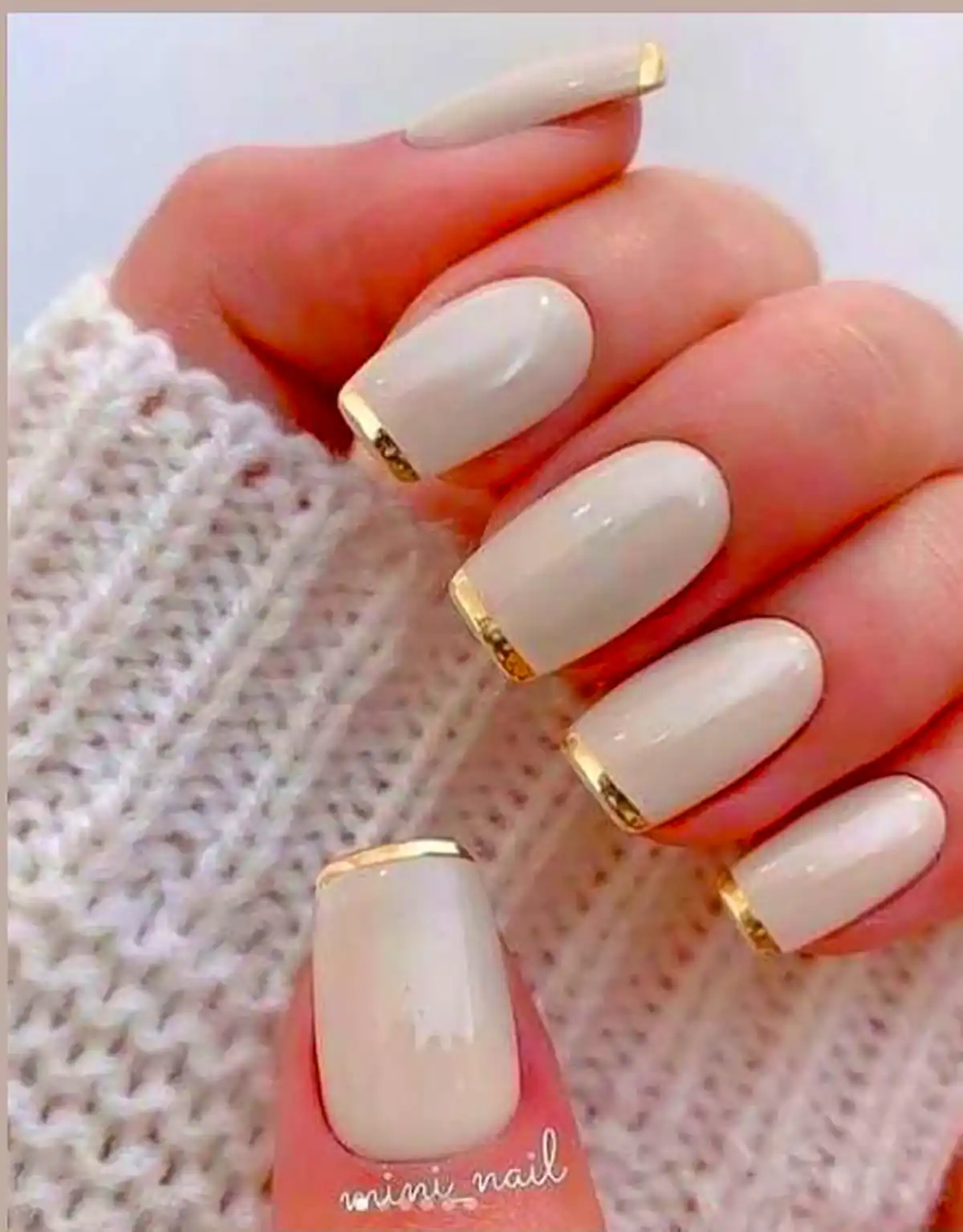 ناخن کوتاه فرنچ طلایی