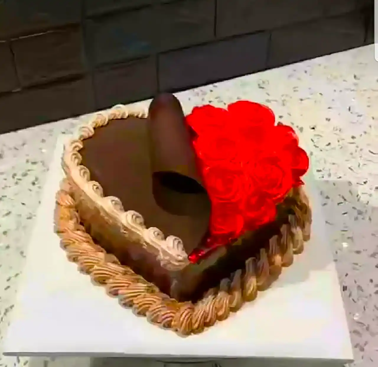 کیک شکلاتی تزئینی رنگارنگ 