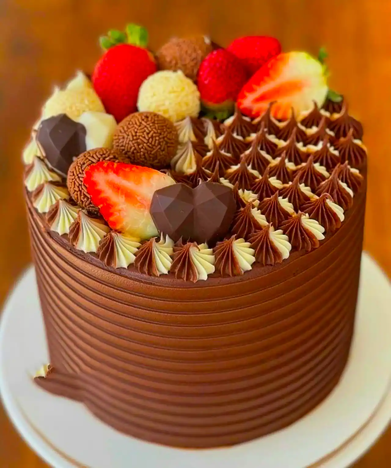 کیک شکلاتی تزئینی رنگارنگ 