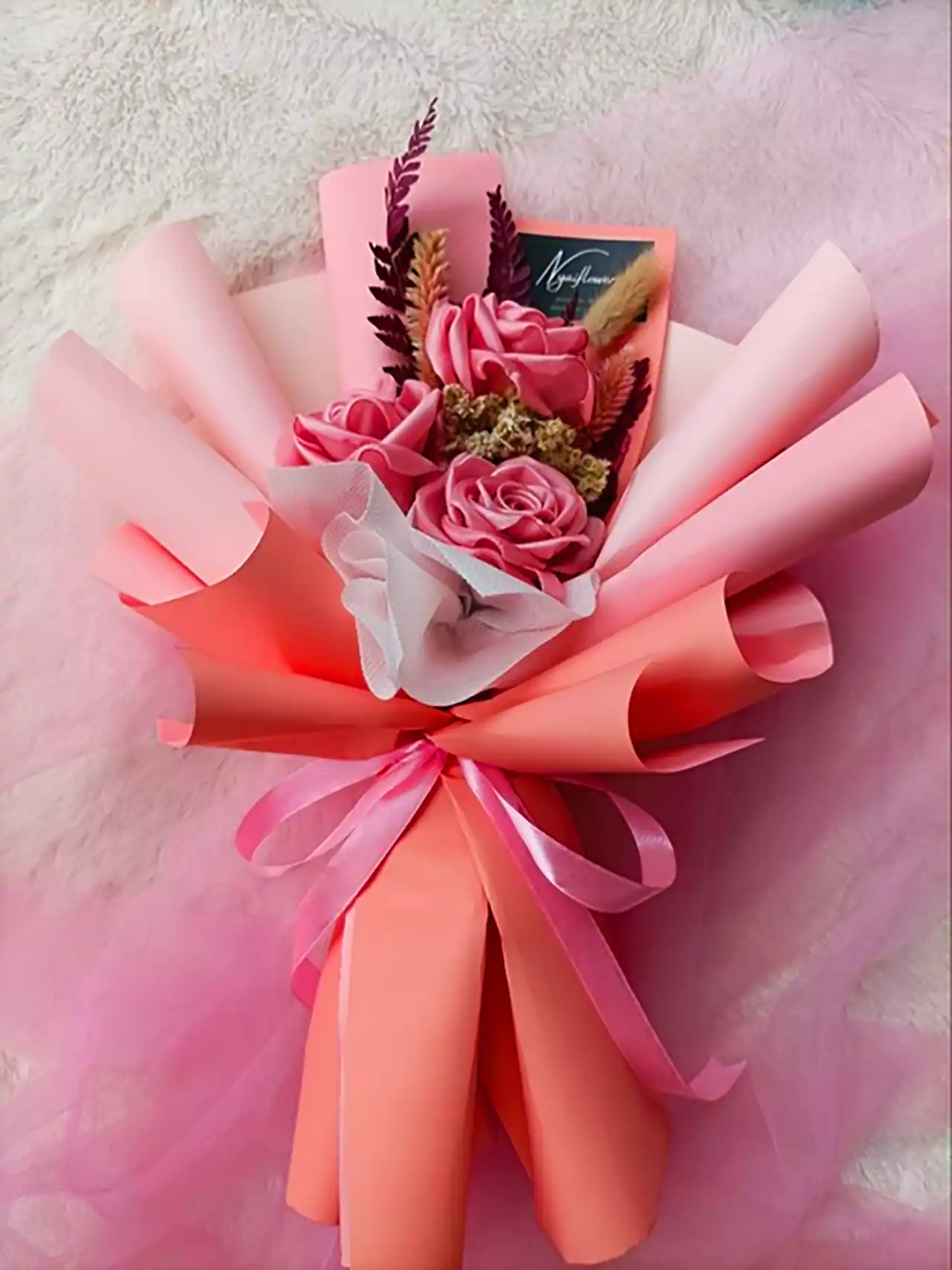 باکس گل و عروسک دخترونه