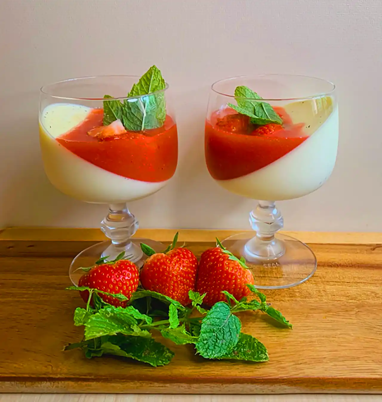 دسر خوش طعم میوه ای