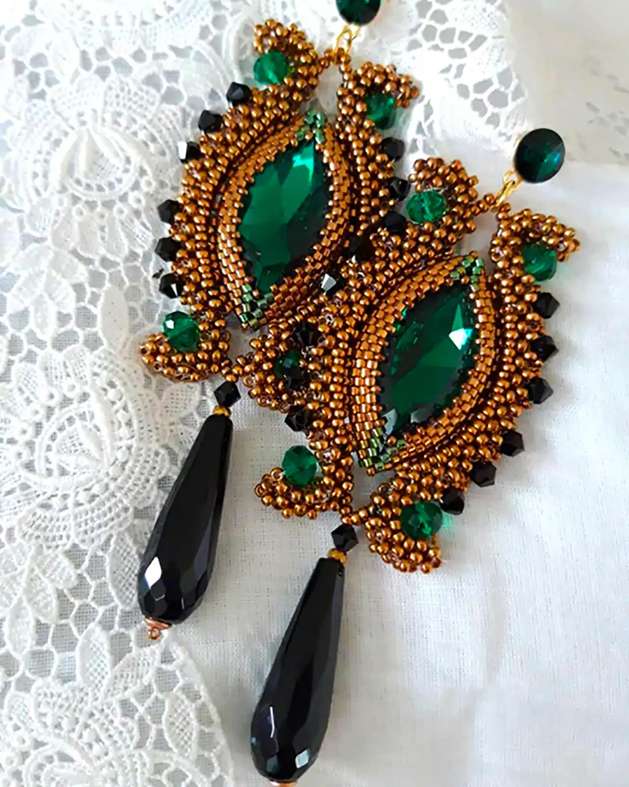 گوشواره سلطنتی جواهرنشان 