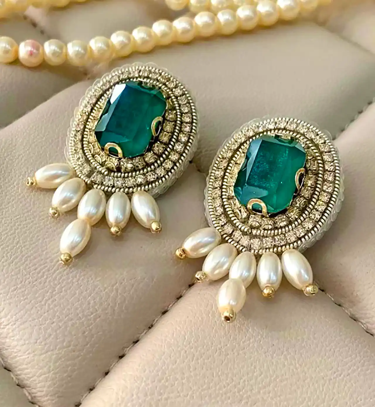 گوشواره سلطنتی سبز