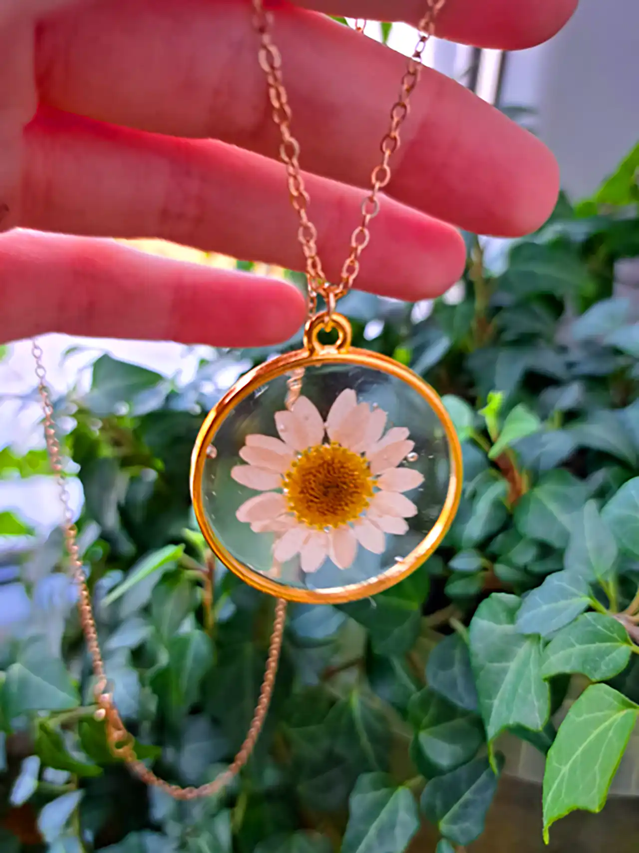 گردنبند رزینی گل بابونه