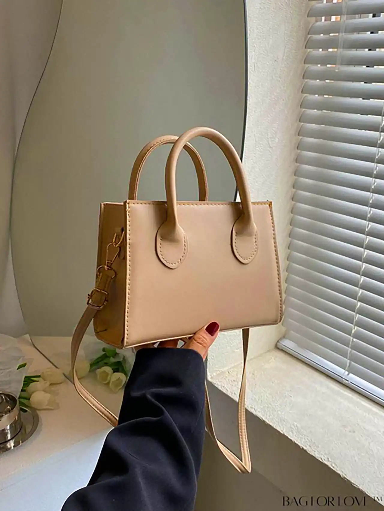کیف دوشی کرمی شیک